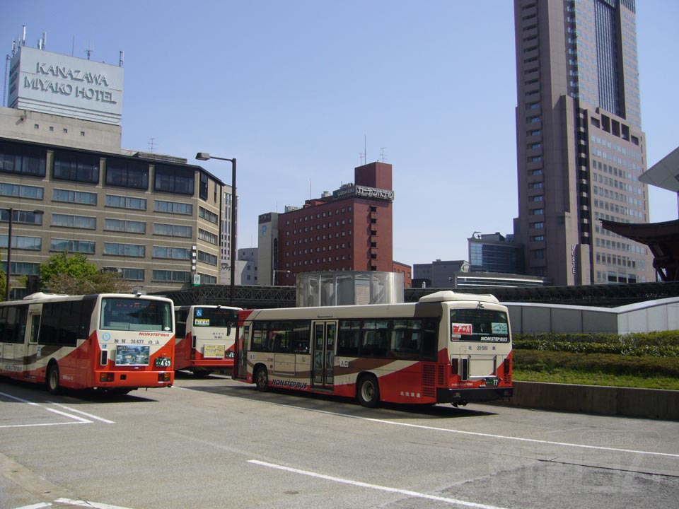 JR・北鉄金沢駅前