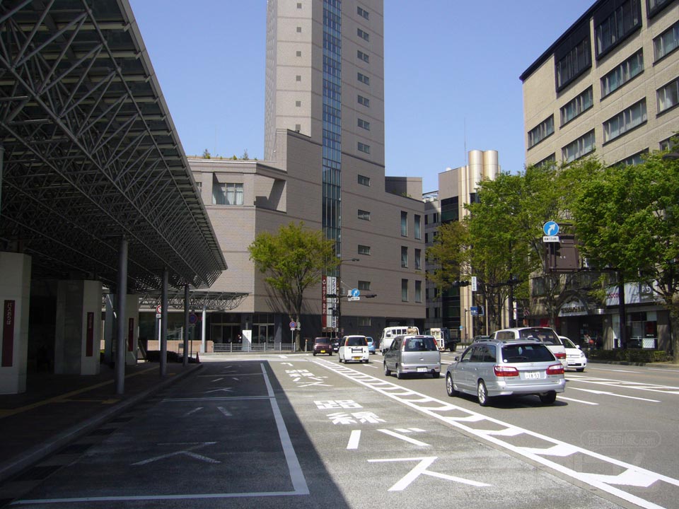 JR・北鉄金沢駅前