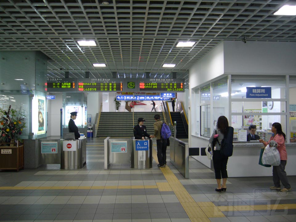 JR福井駅改札口