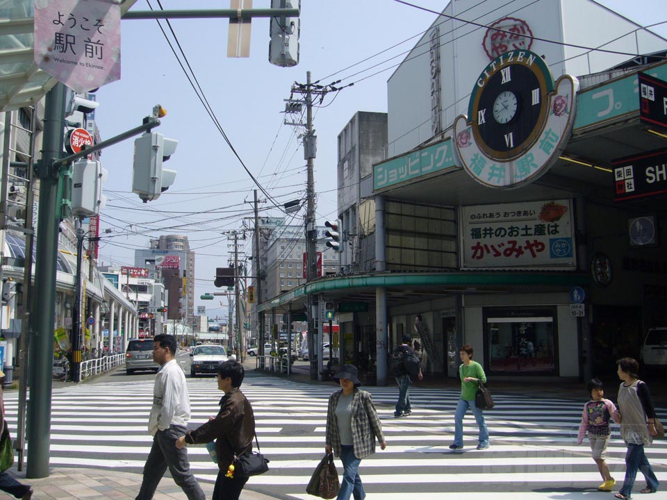 福井駅前スクランブル交差点