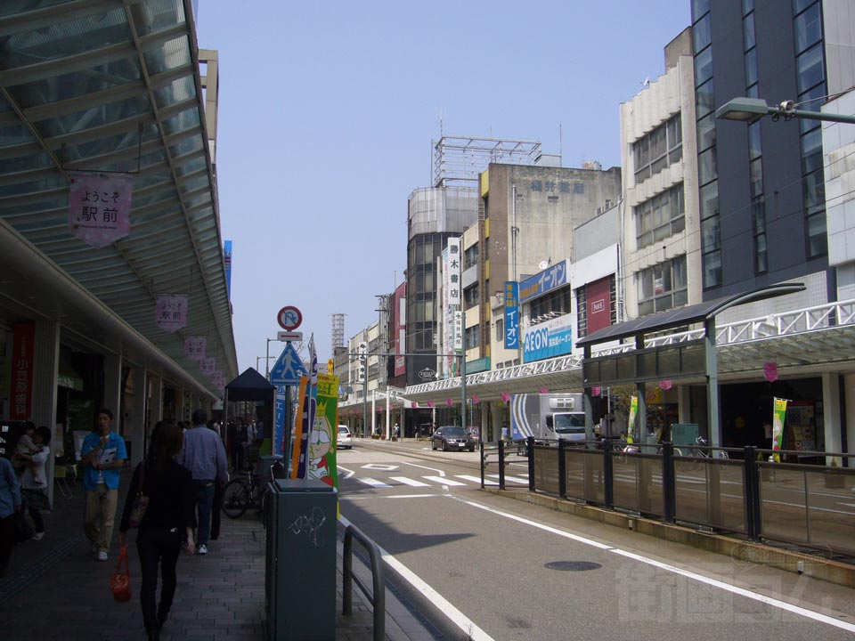 福井駅前電車通り