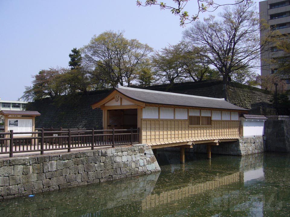 福井城天守台跡・御廊下橋