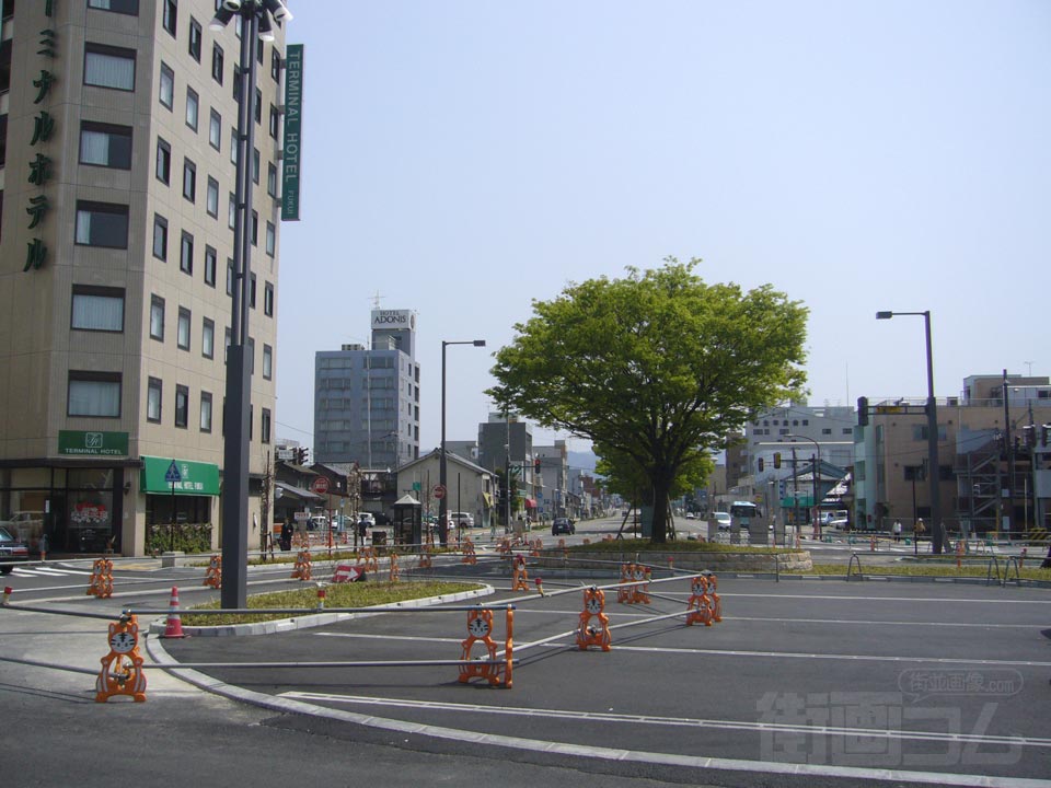JR・えちぜん鉄道福井駅前