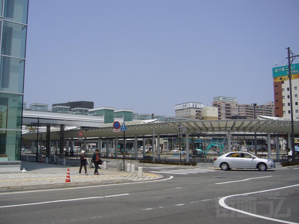 JR・えちぜん鉄道福井駅前