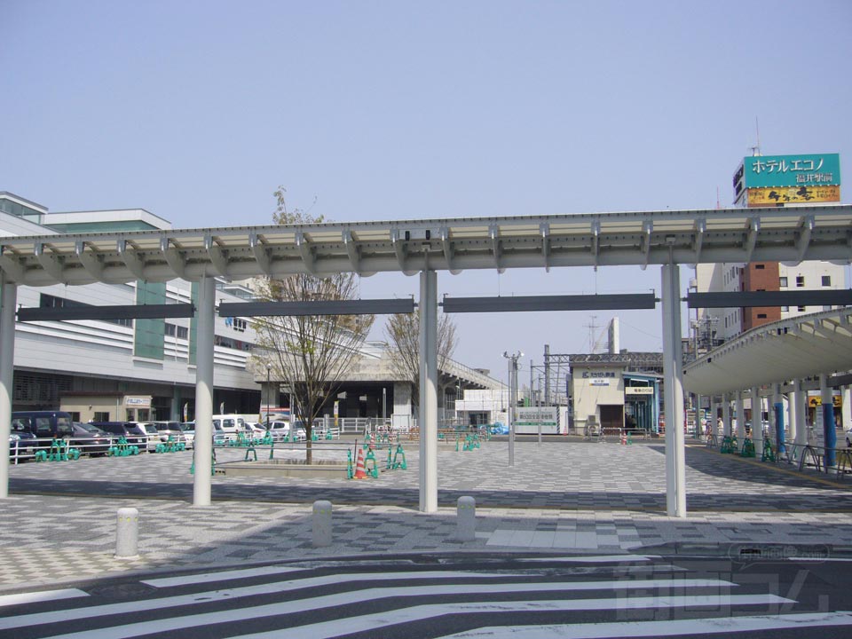 JR・えちぜん鉄道福井駅前