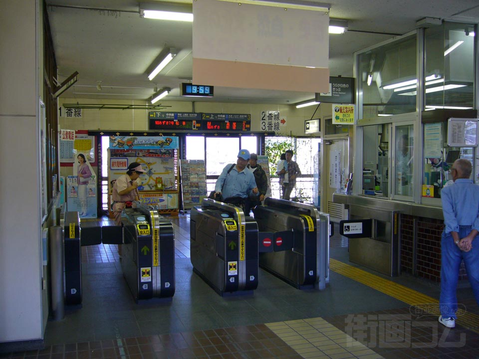 JR塩山駅改札口
