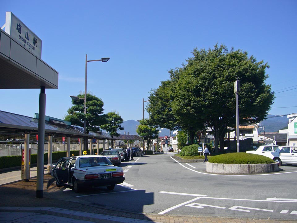 JR塩山駅北口前