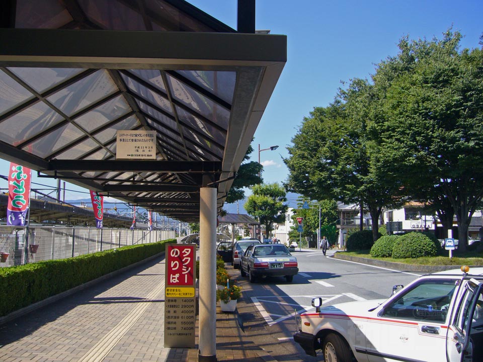 JR塩山駅北口前