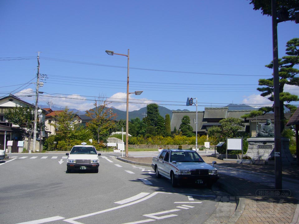 JR塩山駅北口前