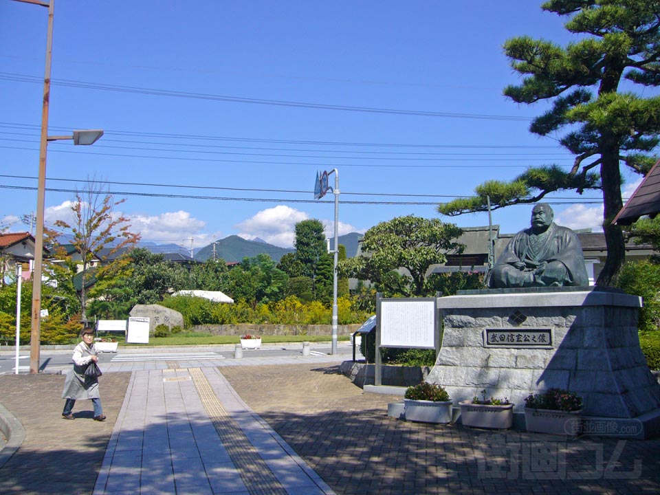 JR塩山駅北口前