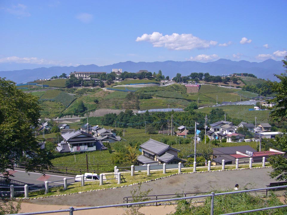 JR勝沼ぶどう郷駅からぶどうの丘写真画像