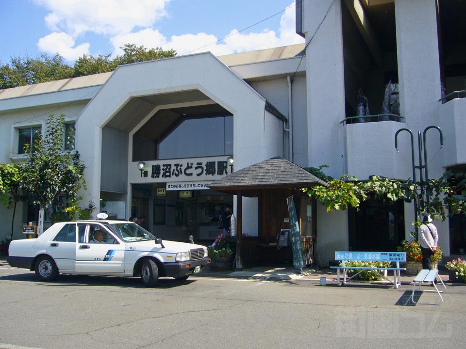 JR勝沼ぶどう郷駅前写真画像