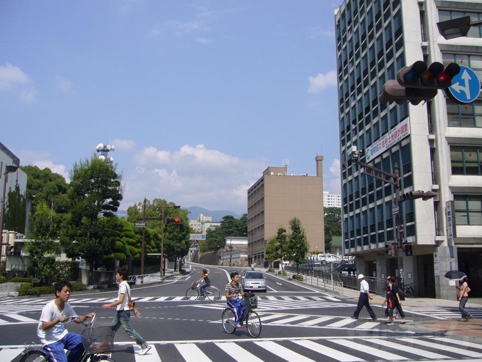 県民会館前交差点