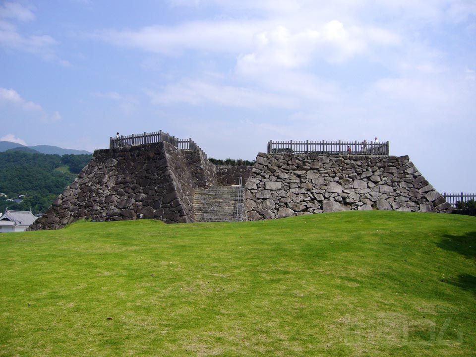 舞鶴城本丸天守台