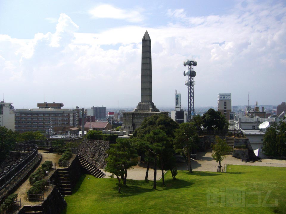 舞鶴城本丸天守台から甲府市街