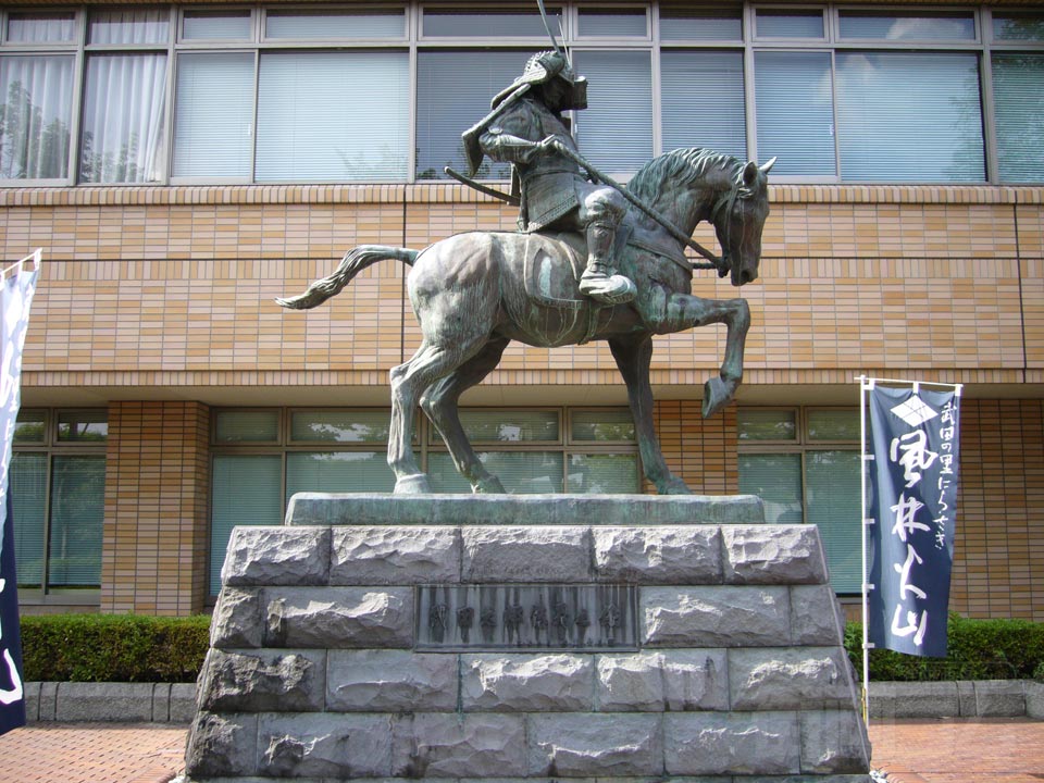 武田太郎信義之像写真画像