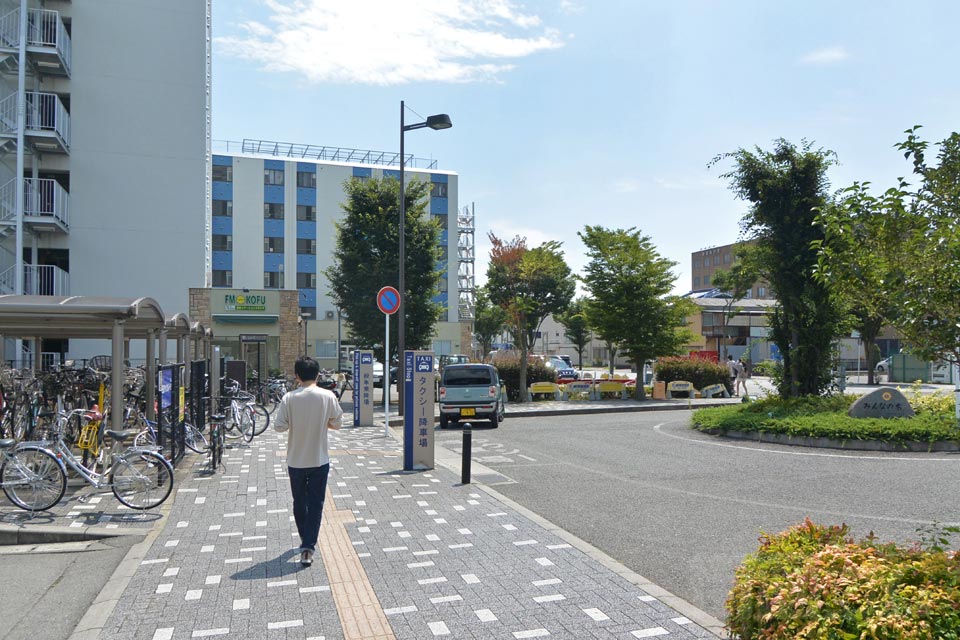 JR酒折駅南口前