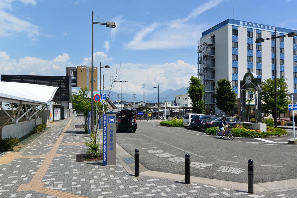 JR酒折駅南口前