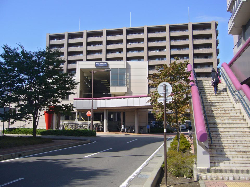 長野電鉄信濃吉田駅南口前写真画像