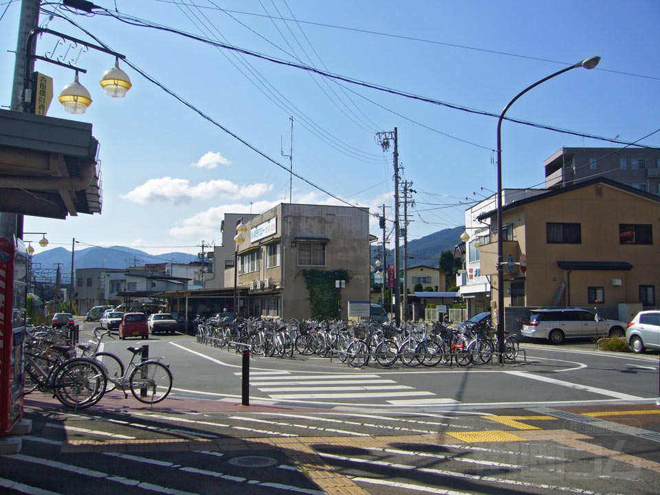 長野電鉄信濃吉田駅北口前写真画像