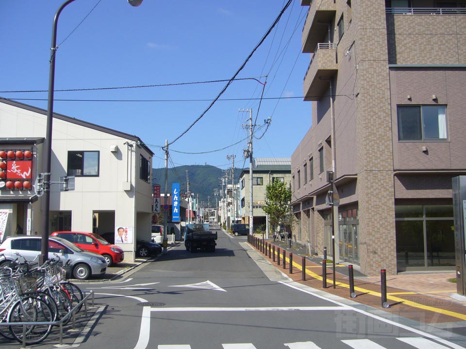 長野電鉄信濃吉田駅北口前写真画像