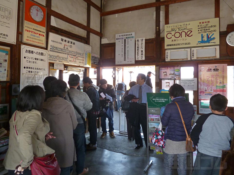 長野電鉄松代駅改札口写真画像