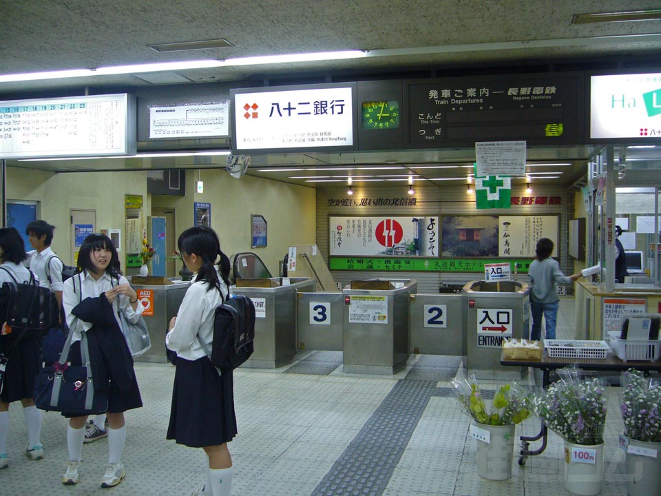 長野電鉄長野駅改札口写真画像