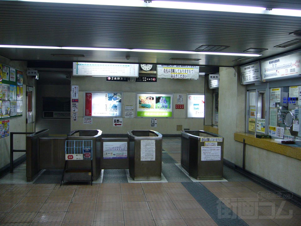 長野電鉄市役所前駅改札口写真画像