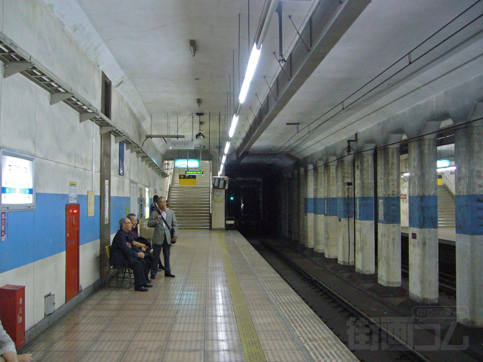 長野電鉄善光寺下駅ホーム写真画像
