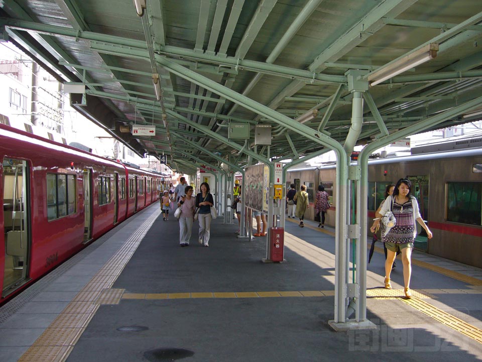 名鉄岐阜駅ホーム(名古屋本線)写真画像