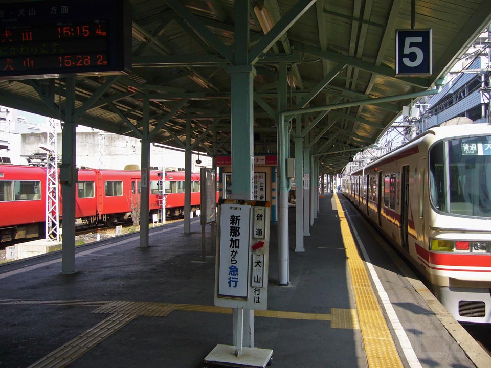 名鉄岐阜駅ホーム(各務原線)写真画像