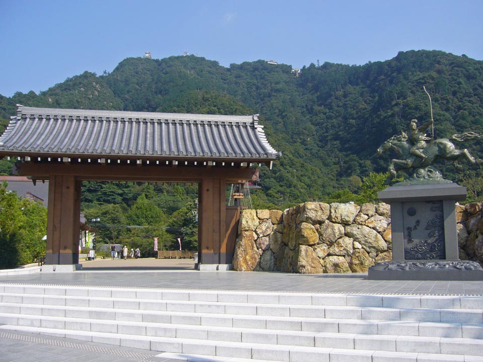 岐阜公園正門・織田信長像写真画像