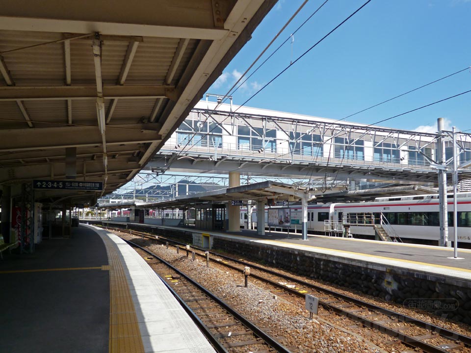 名鉄新鵜沼駅ホーム
