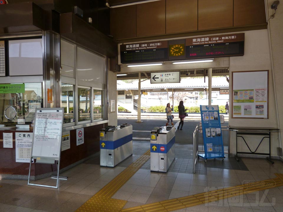 JR興津駅改札口写真画像