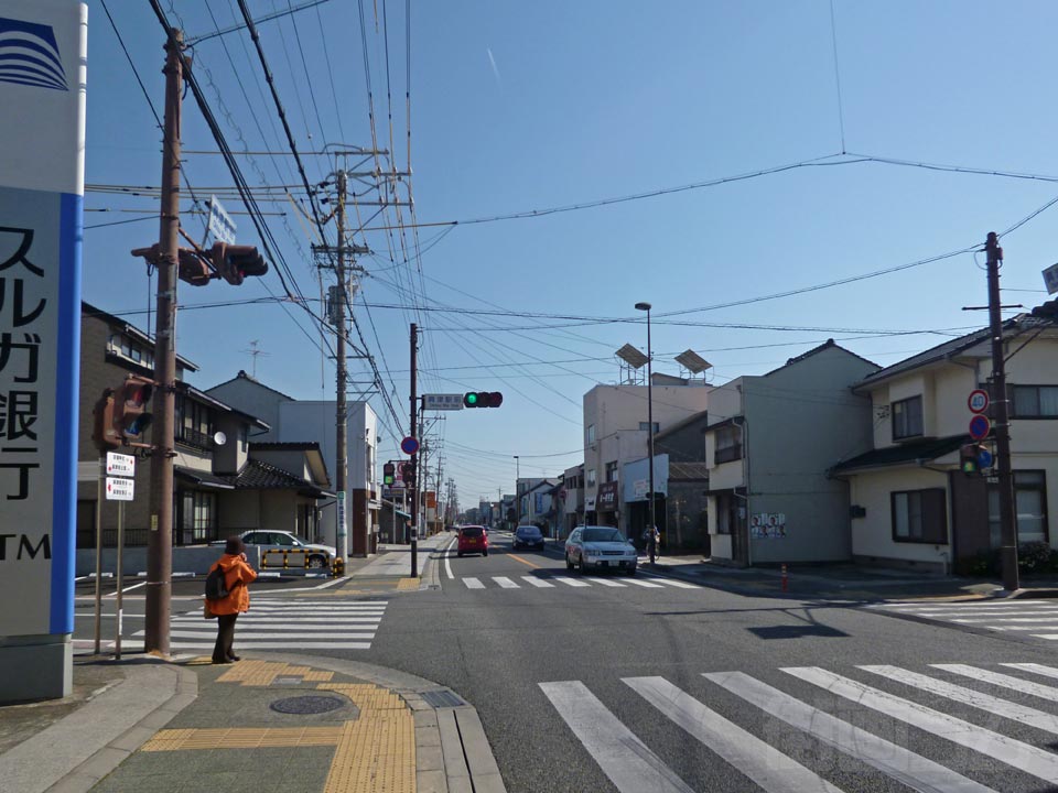 興津駅前交差点写真画像