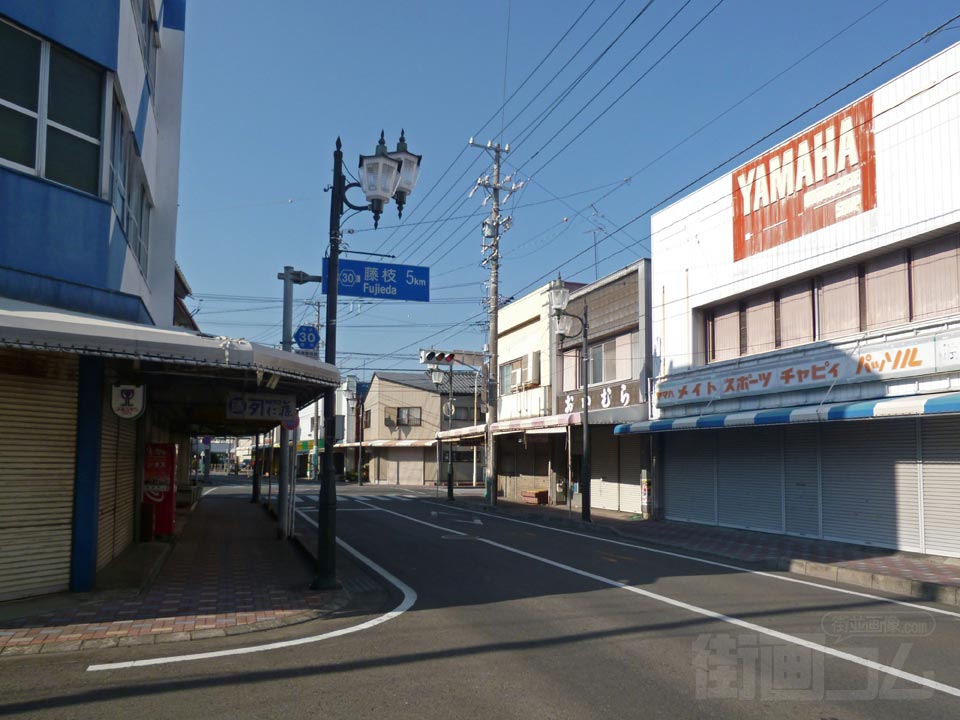 西町通り商店街(県道30号線)