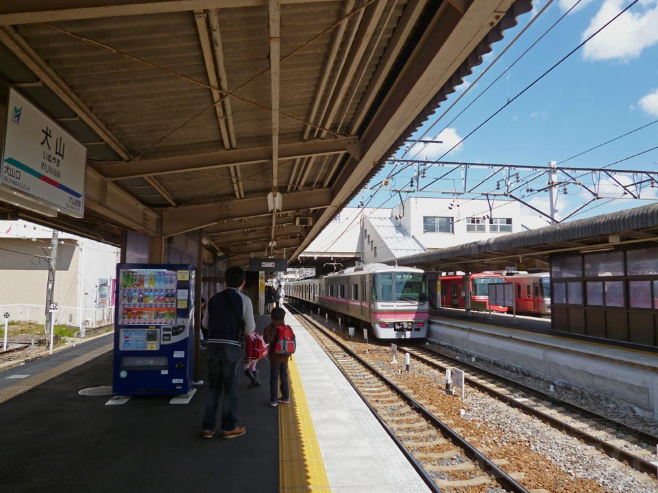名鉄犬山駅ホーム写真画像