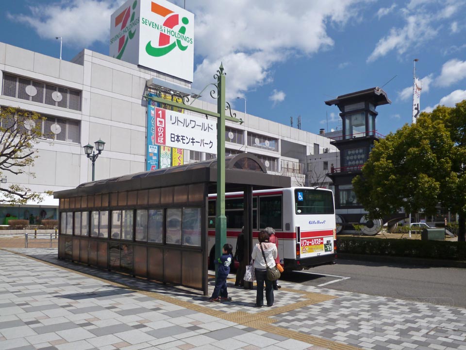 名鉄犬山駅東口前写真画像