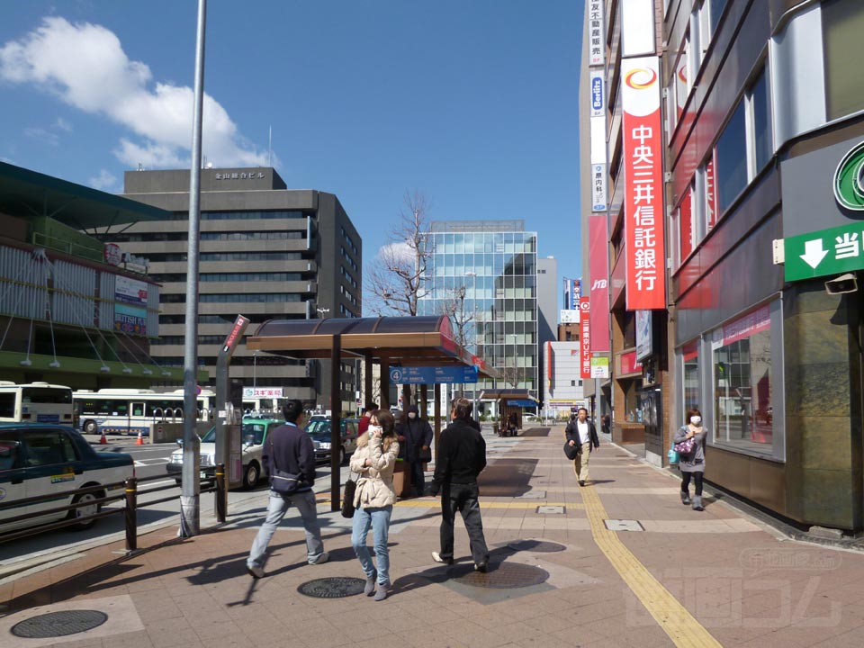 金山総合駅北口前