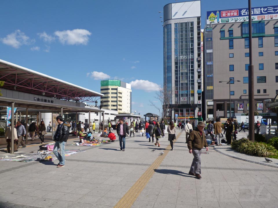 金山総合駅南口前