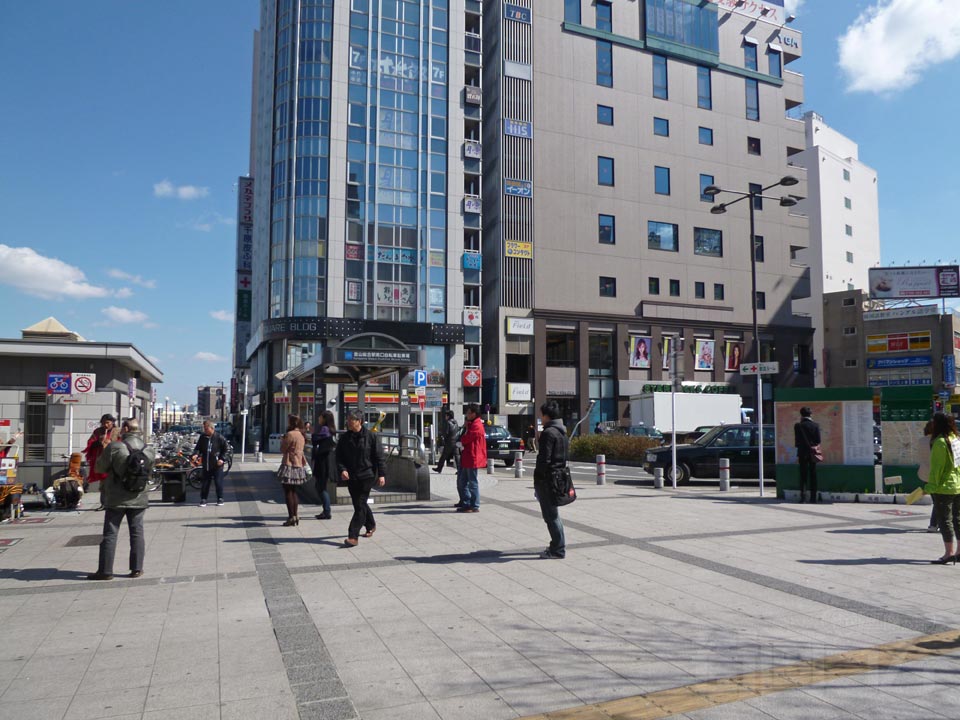 金山総合駅南口前