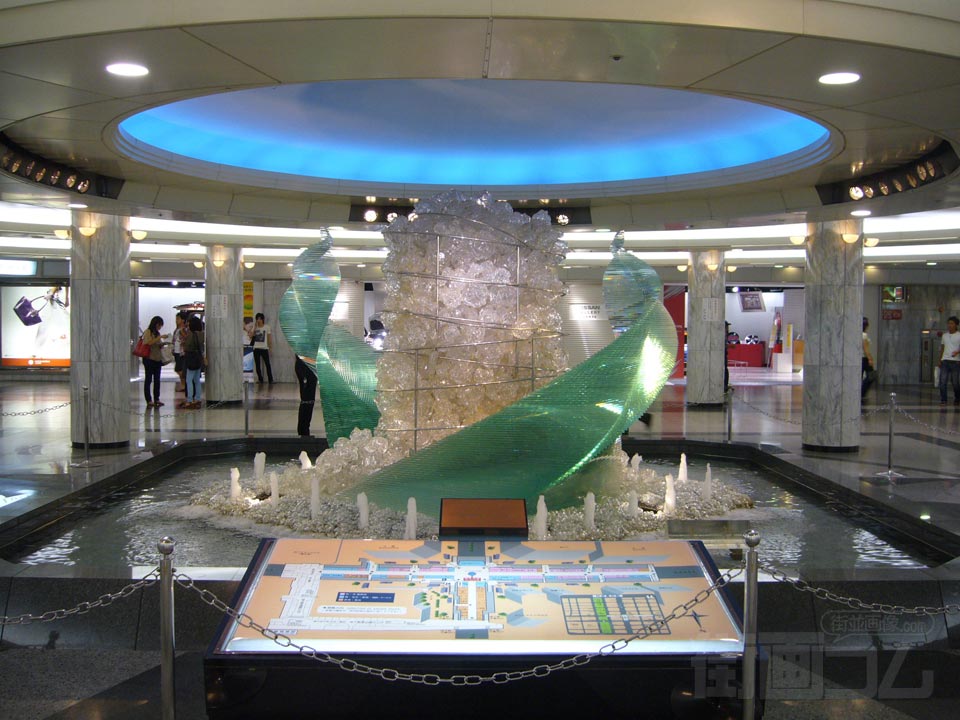 クリスタル広場