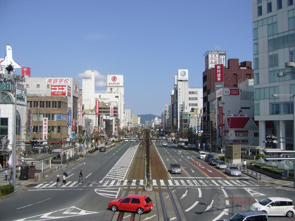 駅前大通り写真画像
