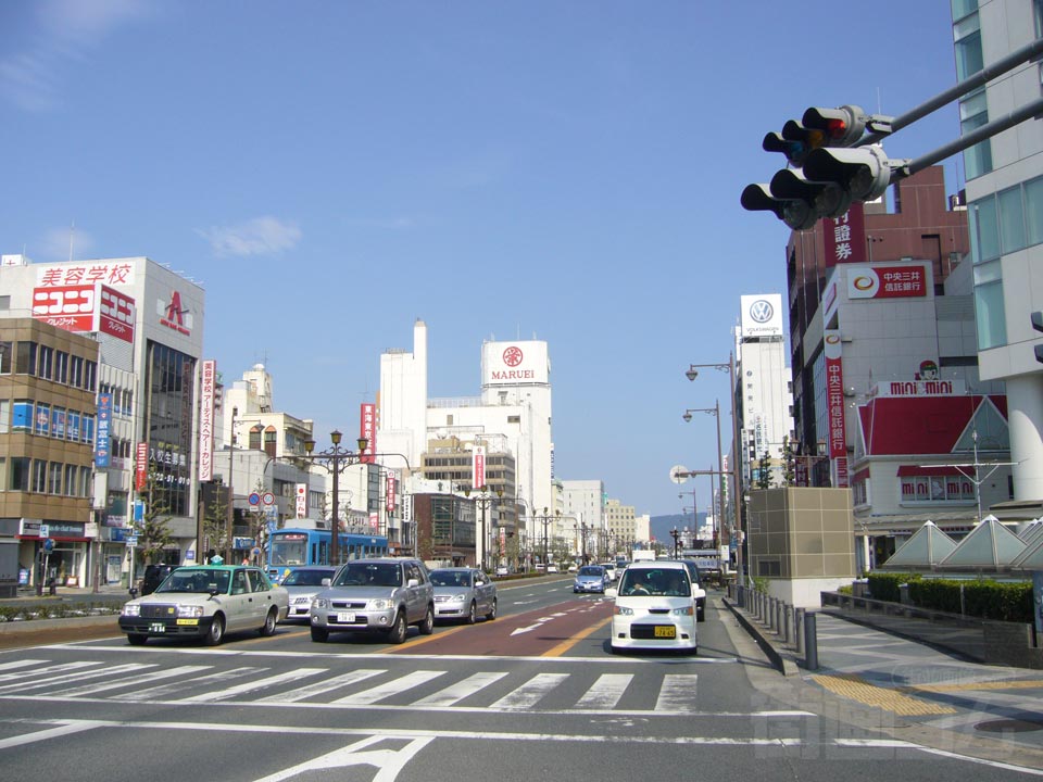 駅前大通り写真画像