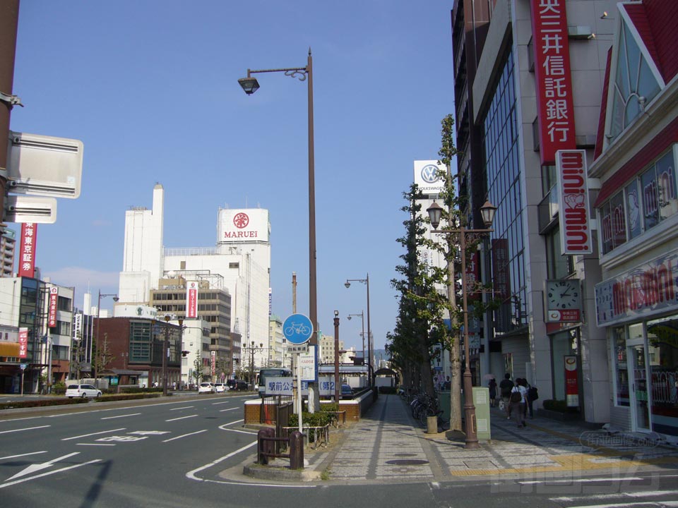駅前大通り写真画像