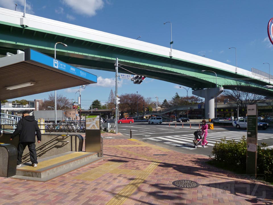 名古屋市営地下鉄鶴舞駅前