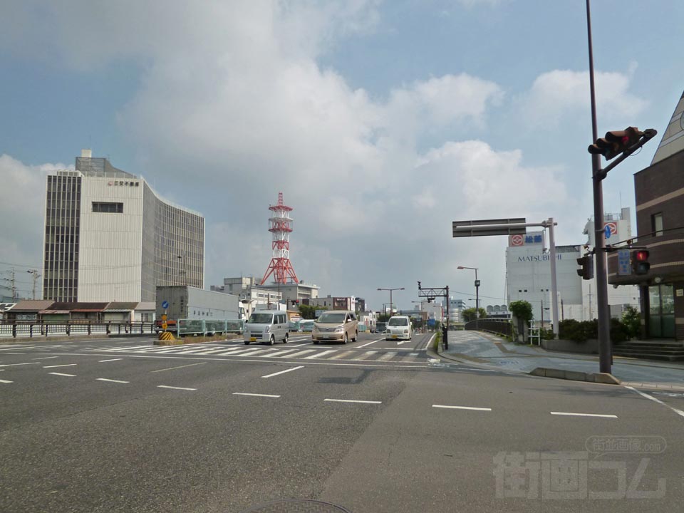 岩田橋南詰交差点