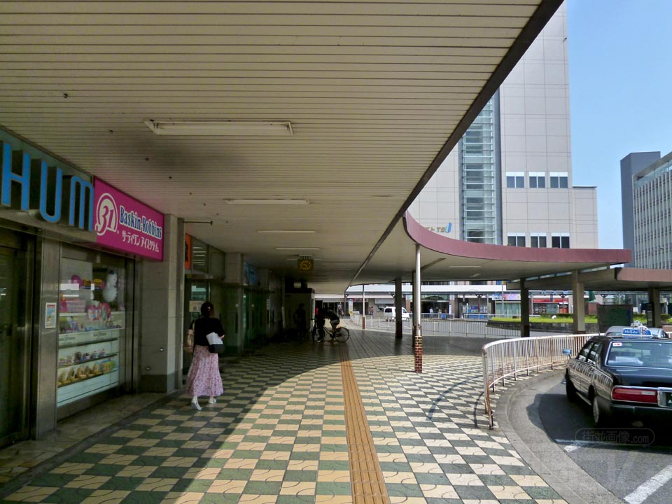 JR・伊勢鉄道・近鉄津駅東口前