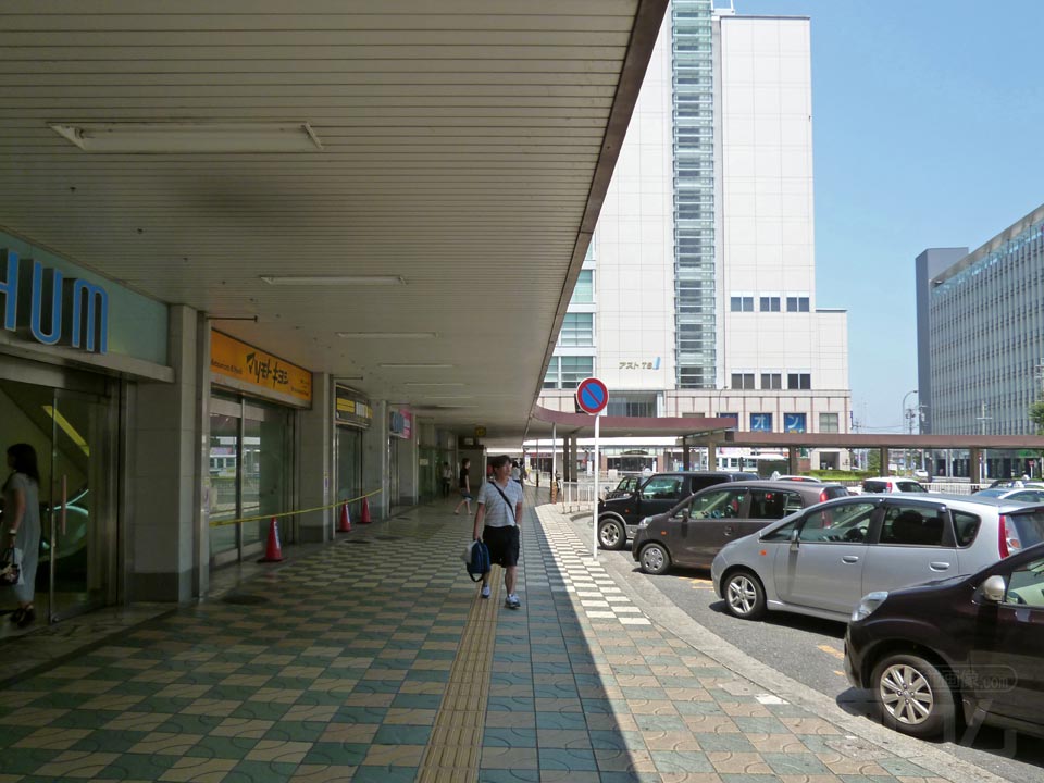 JR・伊勢鉄道・近鉄津駅東口前