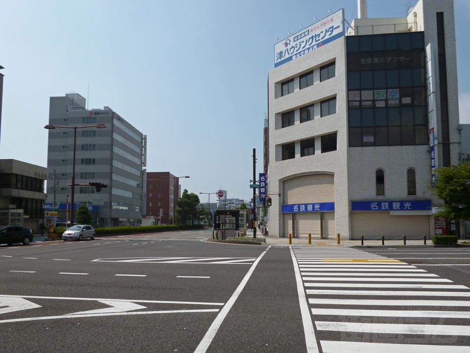 津駅入口交差点